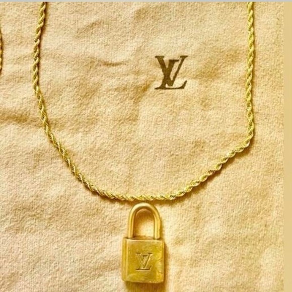 Louis Vuitton Gold Chain Padlock no key - Picture 1 of 5